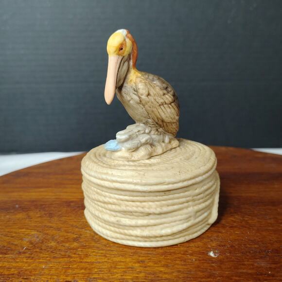 Vintage Napcoware Porcelain Coastal Beach Pelican On Nautical Rope Trinket Box - Picture 2 of 9